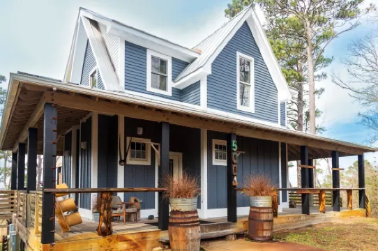 Waterfront Treasure - Main WIE House