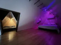 Loveshack, a charming tiny house on a 5 acre farm 버지니아 대학 주변 호텔