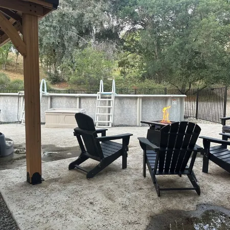 Updated Cabin with POOL and SPA 5 minutes from Sequoias National Park
