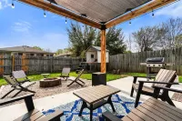 Solace in South Austin - Game Room Hotels near Sta. Julia Church