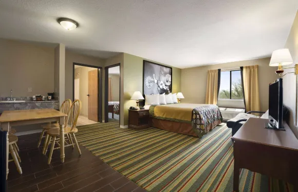 柴爾德里斯温德姆速 8 酒店