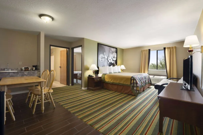 柴爾德里斯温德姆速 8 酒店