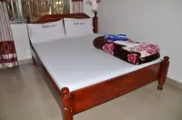 Square Suites - พร้อมอาหารเช้า