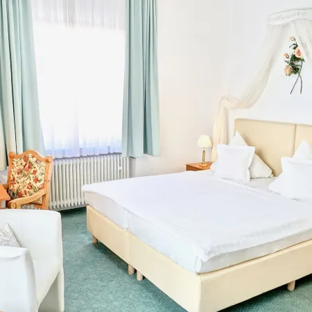 Hotel Alpha Отели рядом с достопримечательностью «Рыночная церковь»