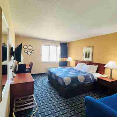 Hometown Inn & Suites Rooms