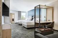 達拉斯中央高速公路SpringHill Suites酒店 鄰近TopGolf 高爾夫娛樂練習場的酒店