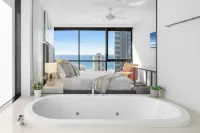 Holiday Holiday Circle on Cavill Apartments