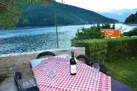 Apartments MaXhit Hotels in Donji Stoliv