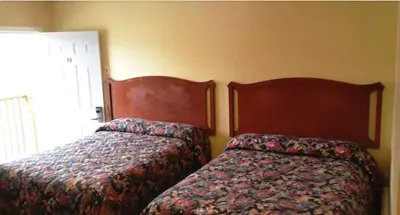 Parkway Motel Hotels near Bell