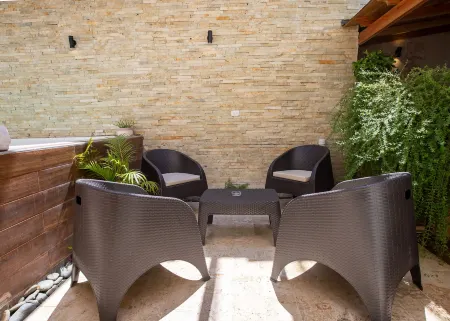 Central Area Bedroom with Common Kitchen, Living Room