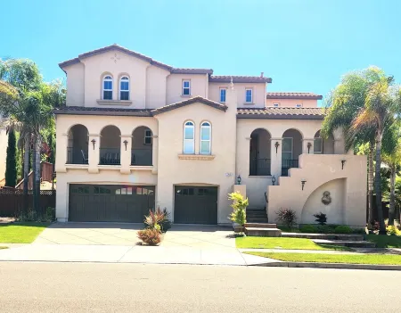 Modern Tuscan Castle around Napa & Sonoma Valley Wine Country Отели в г. Фейрфилд