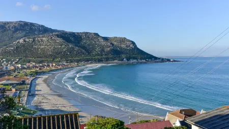 A Whale of a Time Отели рядом с достопримечательностью «Fish Hoek Beach»