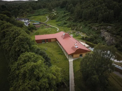 An Spiris Accommodation at Dundreggan Rewilding Centre - Parkering