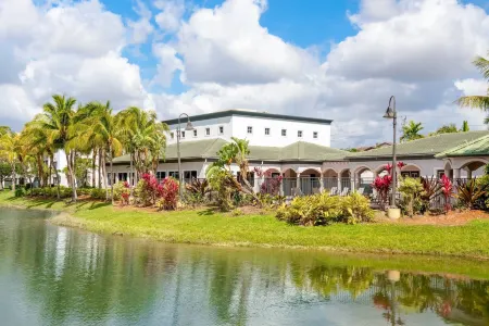 Tucker at Palm Trace Landings Fort Lauderdale Отели рядом с достопримечательностью «FLL Airport Flight Landing View Point»