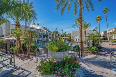 KB - Merino Отели рядом с достопримечательностью «On The Edge Gallery»