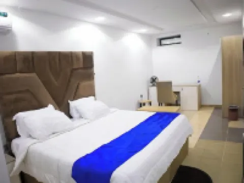 Hotel de Currency Hotels in Ota