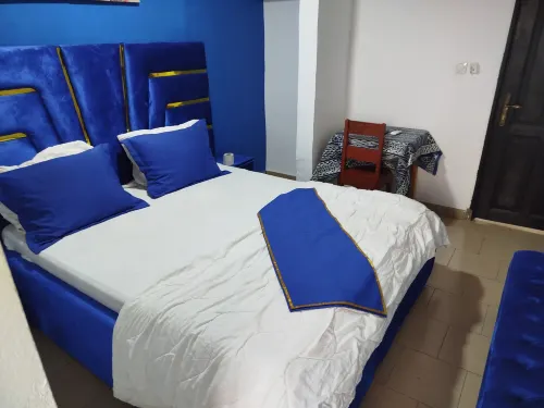 Hotel Famigni Hotel di Wouri