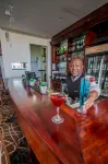 The Beach Hotel - Bares