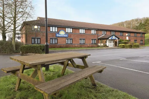 Days Inn by Wyndham Michaelwood M5