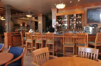 Banff Ptarmigan Inn - bar