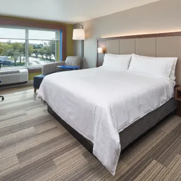 Holiday Inn Express & Suites DORAL - MIAMI by IHG Hotels near Dolphin Mall