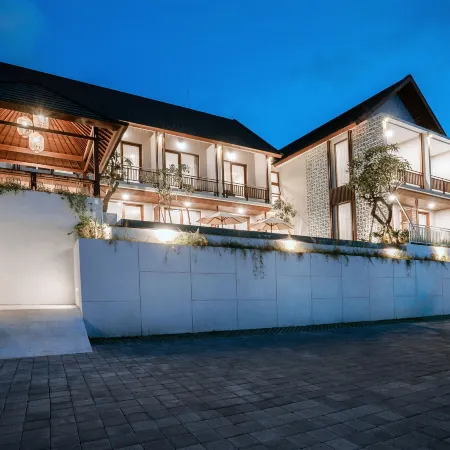 One Degree Sunset Hill Leisure Отели рядом с достопримечательностью «Тирта Улувату»