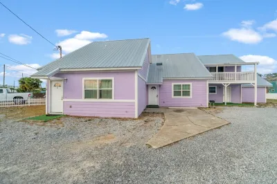 5218 Beach Dr A Hôtels à : Lower Grand Lagoon