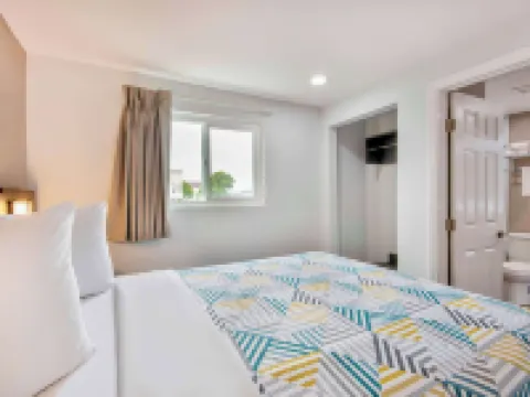 Americas Best Value Inn & Suites Eureka Hotels in Eureka