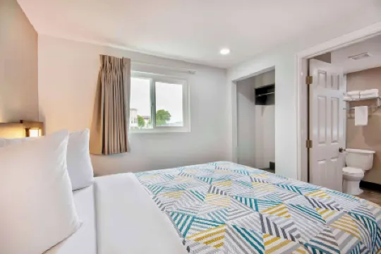 Americas Best Value Inn & Suites Eureka