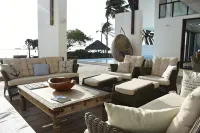 Villa Santé Hotels in Puttalam