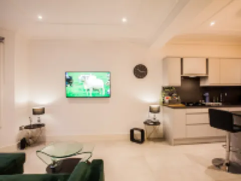 Surbiton Luxury Garden House 19A Hotels in Surbiton