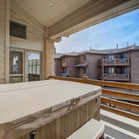 Mont Cervin 32 by AvantStay Ski in Ski Out Home in Silver Lake Village w Hot Tub