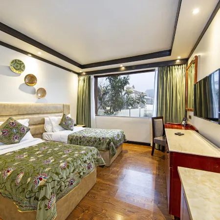 Apple Orchard Resort & Spa - Overlooking Zabarwan Mountain