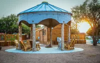 The Big Texan - Cabins and Wagons