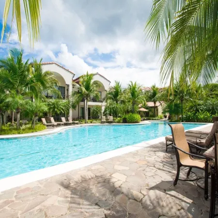 Luxe! Impressively Designed 2nd-Floor Unit in Coco Done in Red and Orange Hues