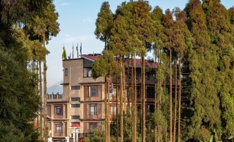 Summit Sherpa Mountain Hotel & Spa