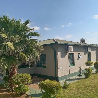 De Ellas Boutique Lodge Hotels near Peter Mokaba Stadium