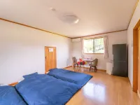 Share Creative&Bed Adonoan Hotels in Takeo