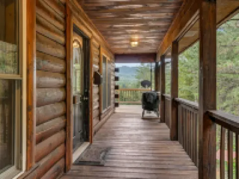 Into the woods 45 Min to Asheville w/ Hot Tub マクドウェルのホテル