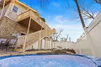 100 Year Old Southern Charmer ~HOT TUB~ Great Local