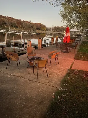 Cozy Lakefront House Hotels in Newville