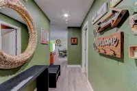 Happy Palette Home: Close to downtown+the lake! Fenced yard with outdoor dining