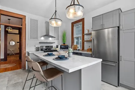 Luxury Historic Home - Stellar Location Отели рядом с достопримечательностью «UWM English as a Second Language Program»