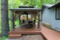 Bigfoot Bungalow — Creekside Paradise