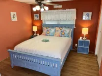 2-Bedroom Sleeps 4, Waterfront Cottage and Mooring Near Homosassa Springs