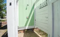 Dog friendly On Island Outdoor Shower Family Fun! Golf Cart (for rent