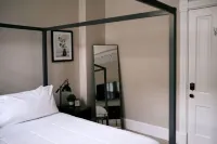 Spacious Living Area, Full Kitchen and Cozy Patio - Charming Oasis Hotels in Old Town