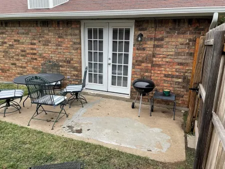 Aimee's Retreat on Robinson! Convenient to University of OK in Norman! Отели в г. Мур