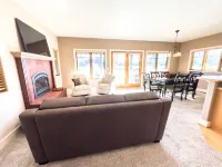 Gorgeous Patio Oasis and Community Pool - Charming Retreat