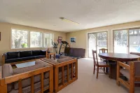 Cozy Comfort and Seasonal Pool - Charming Retreat